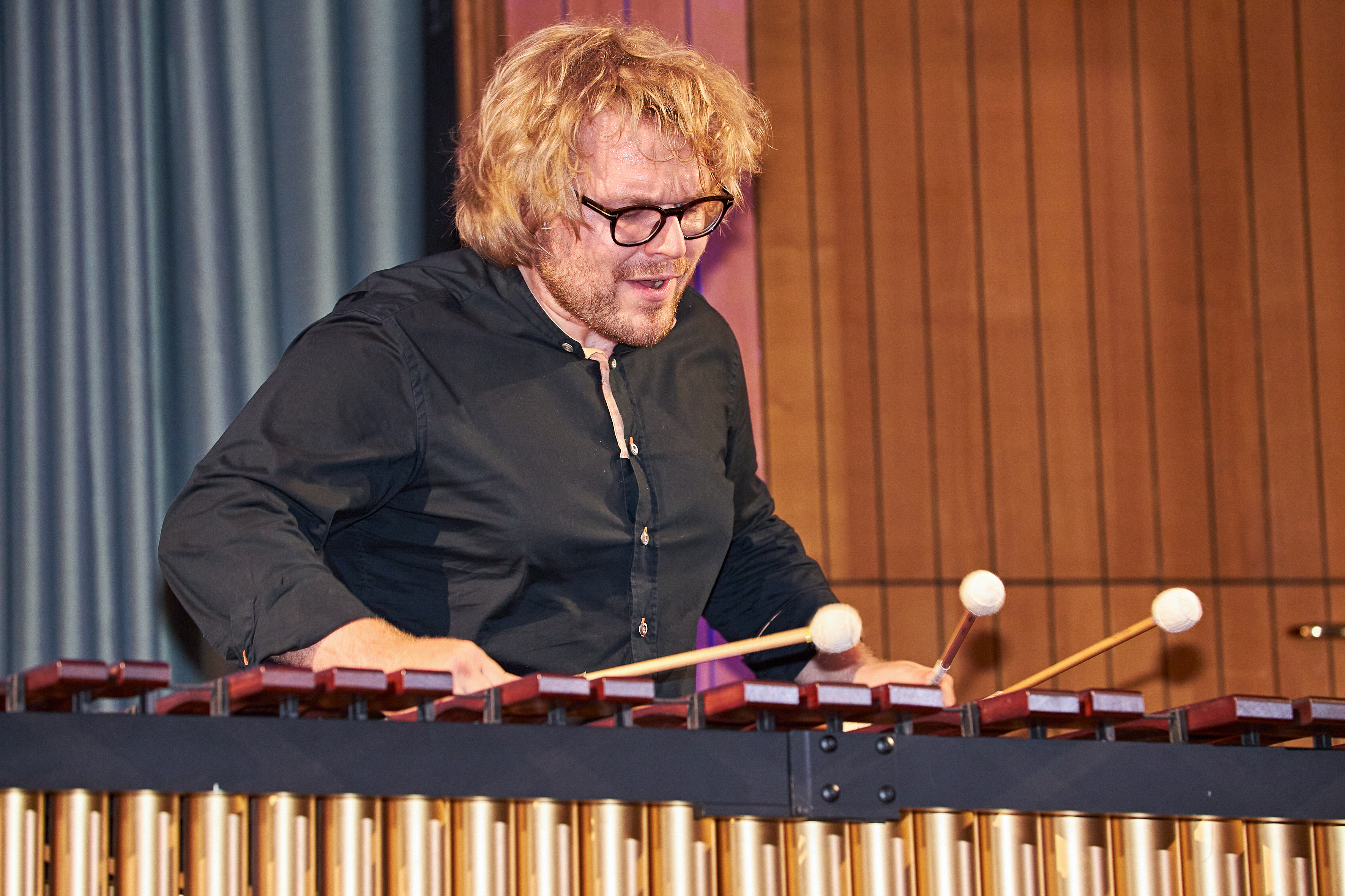 Musikalisch begleitete der Multpercussionist Christian Benning