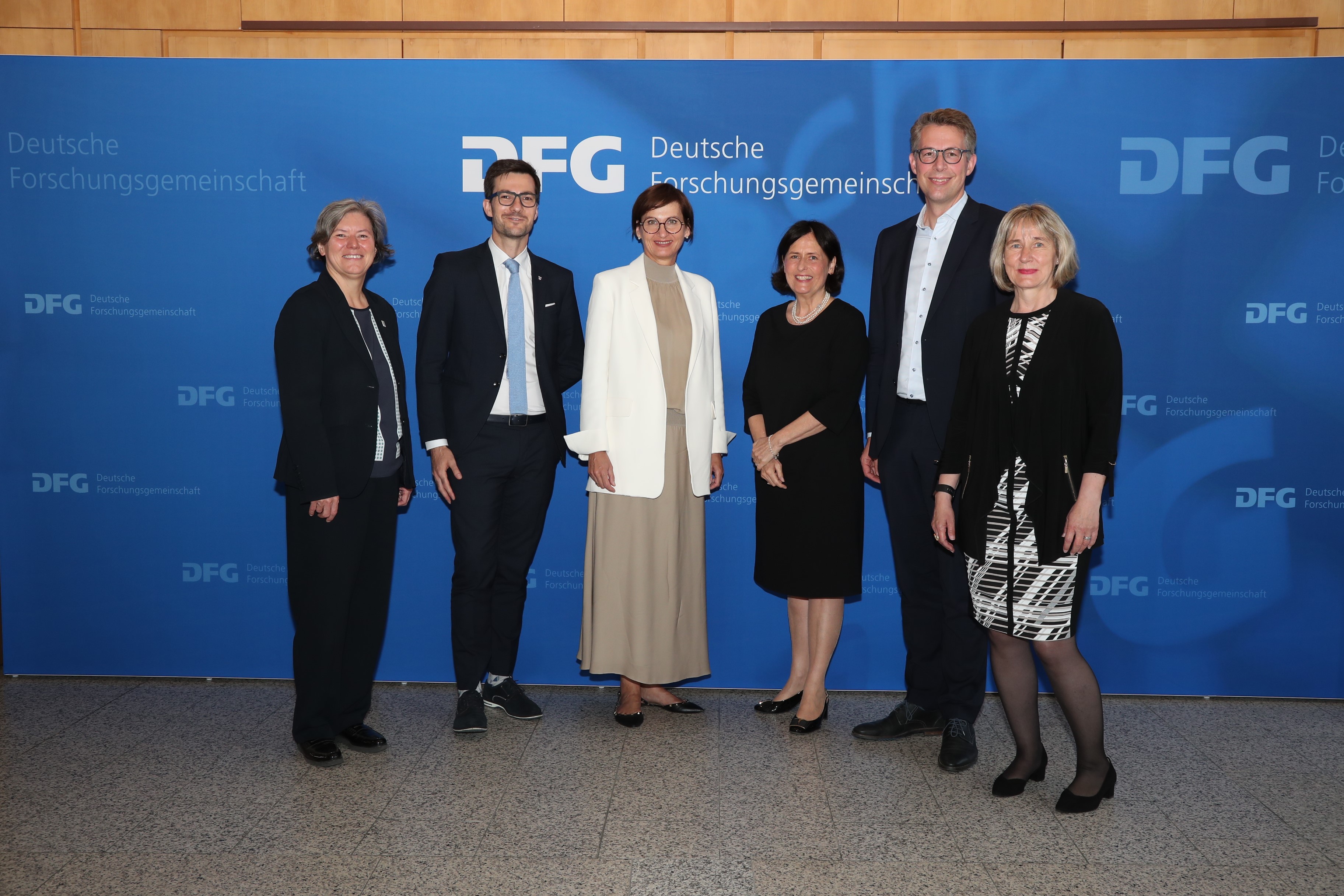 Gäste der Festversammlung: Prof. Dr. Kerstin Krieglstein, Rektorin der Universität Freiburg, Martin Horn, Oberbürgermeister der Stadt Freiburg, Bettina Stark-Watzinger, Bundesministerin für Bildung und Forschung, DFG-Präsidentin Prof. Dr. Katja Becke