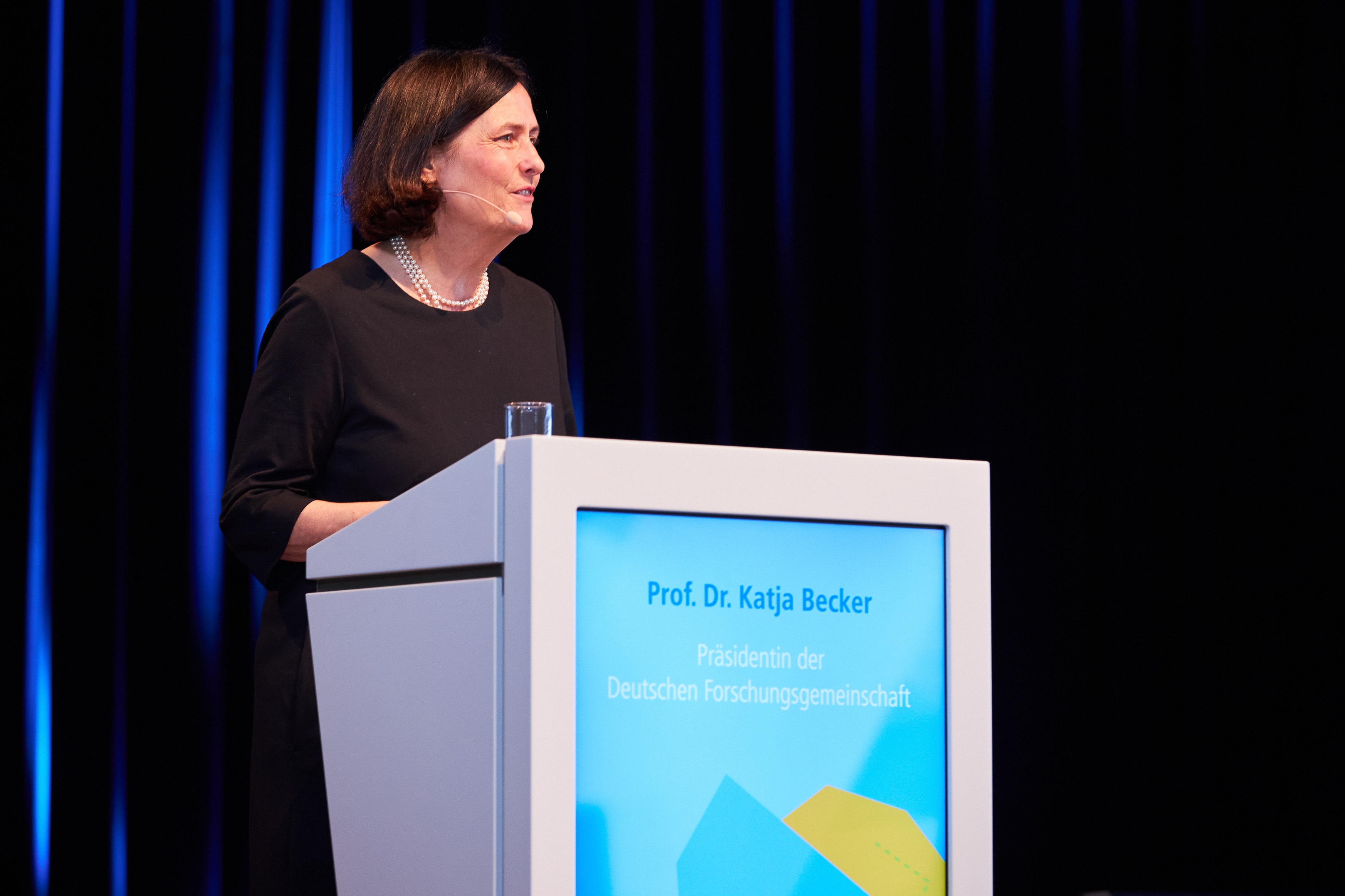DFG-Präsidentin Katja Becker bei ihrer Rede