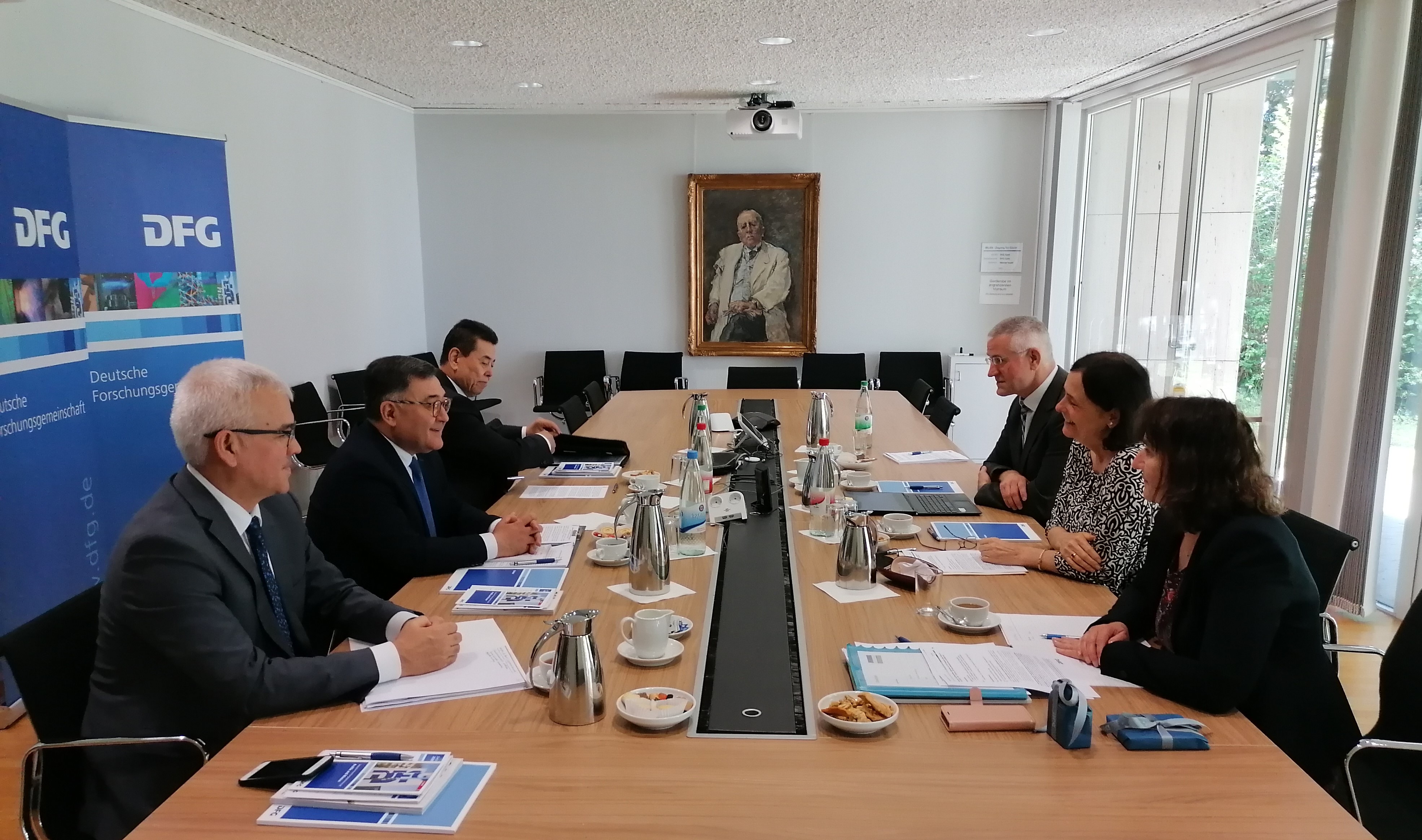 Meeting between DFG President Prof. Katja Becker, Dr. Jörn Achterberg, Dr. Elisa Braeckevelt, Mechthild Köhler and the Ambassador Extraordinary and Plenipotentiary of the Republic of Uzbekistan Nabijon Kasimov, Second Secretary Noyobijion Akhmadjonov