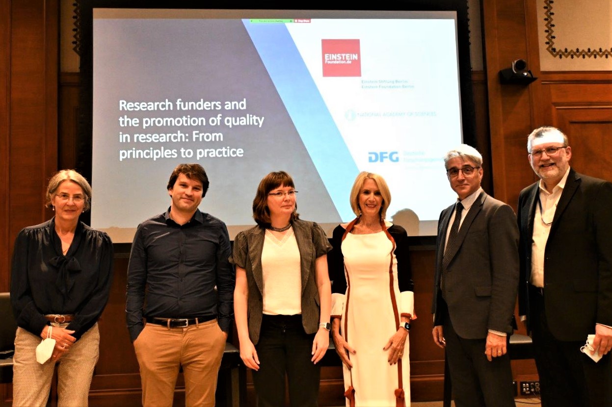 (v.l.n.r.) Julika Griem (Vize-Präsidentin, DFG), Martin Zettersten (Princeton University), Tracey Weissberger (Charite-Universitätsmedizin Berlin), Marcia McNutt (Nat’l Academy of Sciences), Arthur Lupia (University of Michigan), Michael Lauer (Nat’l