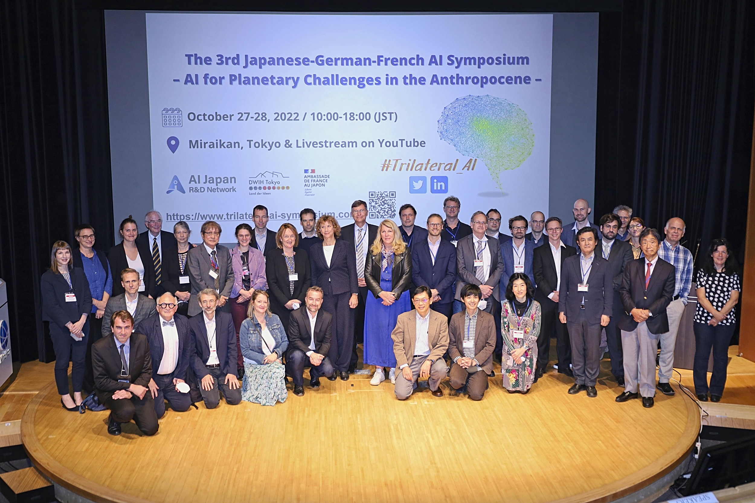 group picture with the speakers of the AI Symposium