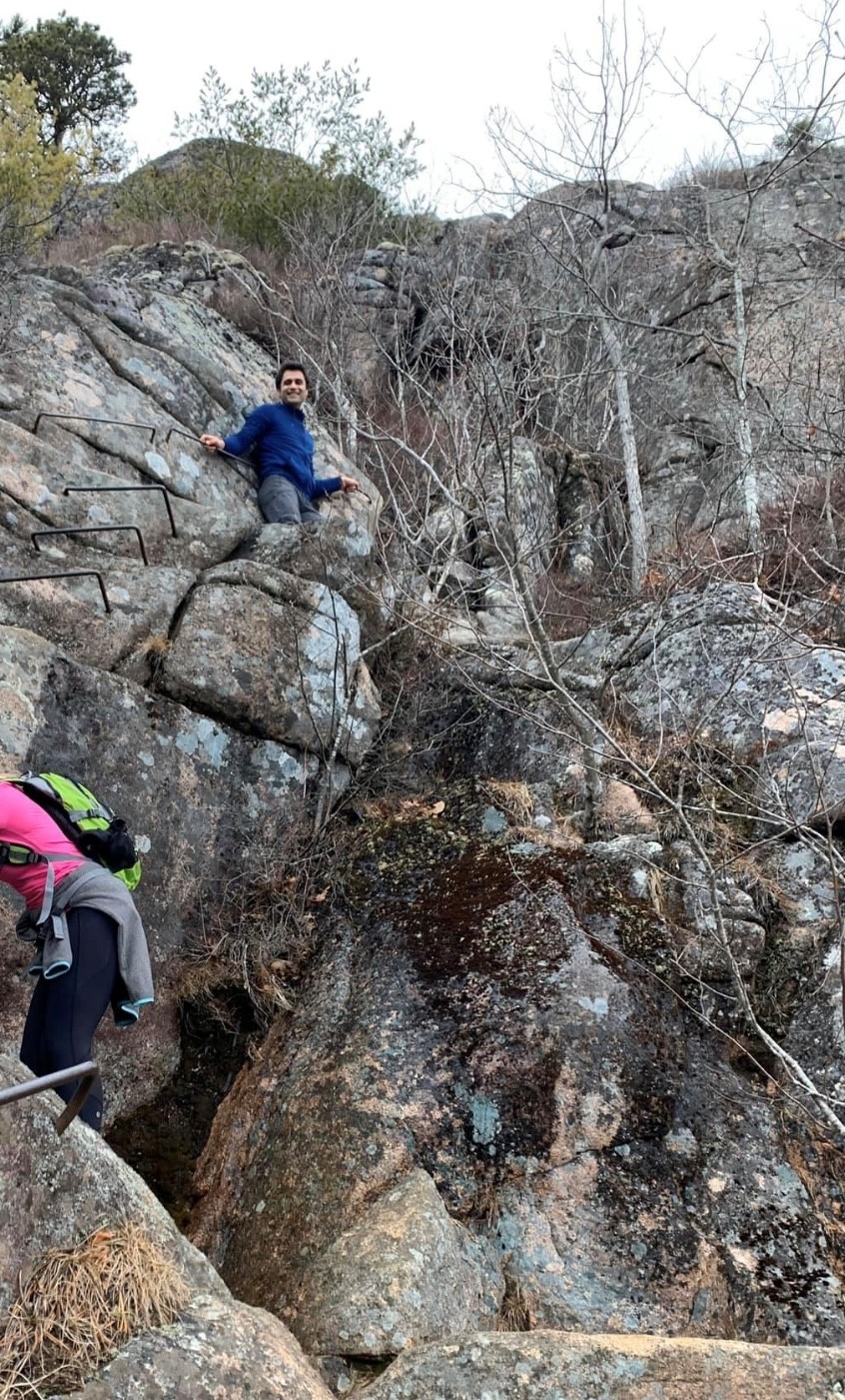 Im schwierigeren Teil der Precipice Loop des Acadia-Nationalparks