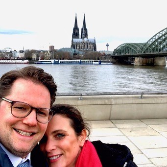 Christian Houbois mit Ehefrau: Blick auf den Kölner Dom von der Schäl Sick