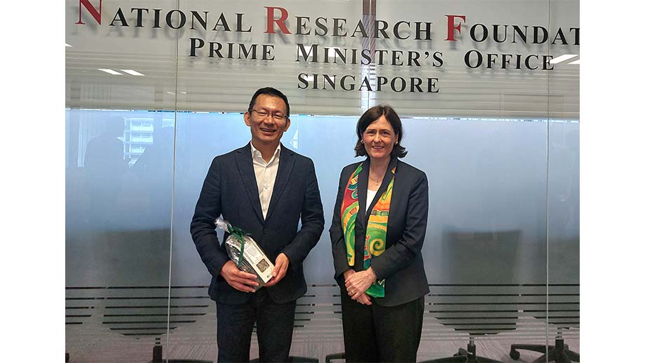 National Research Foundation, Singapur: NRF CEO Kian Teik Beh, DFG President Prof. Dr. Katja Becker