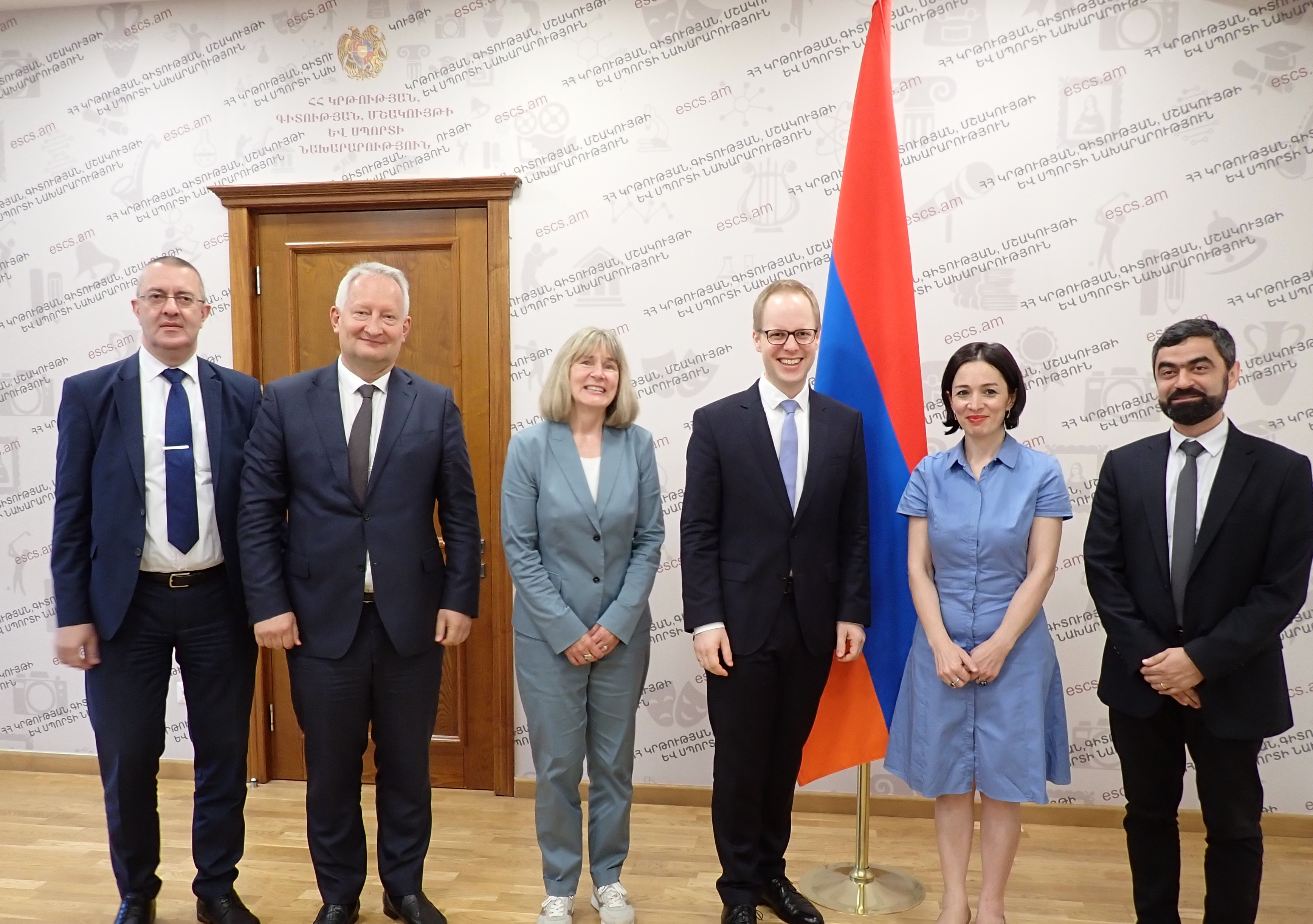 Besuch bei der Ministerin für Wissenschaft, Bildung, Kultur und Sport der Republik Armenien Zhanna Andreasyan und mit dem deutschen Botschafter in Eriwan Viktor Richter