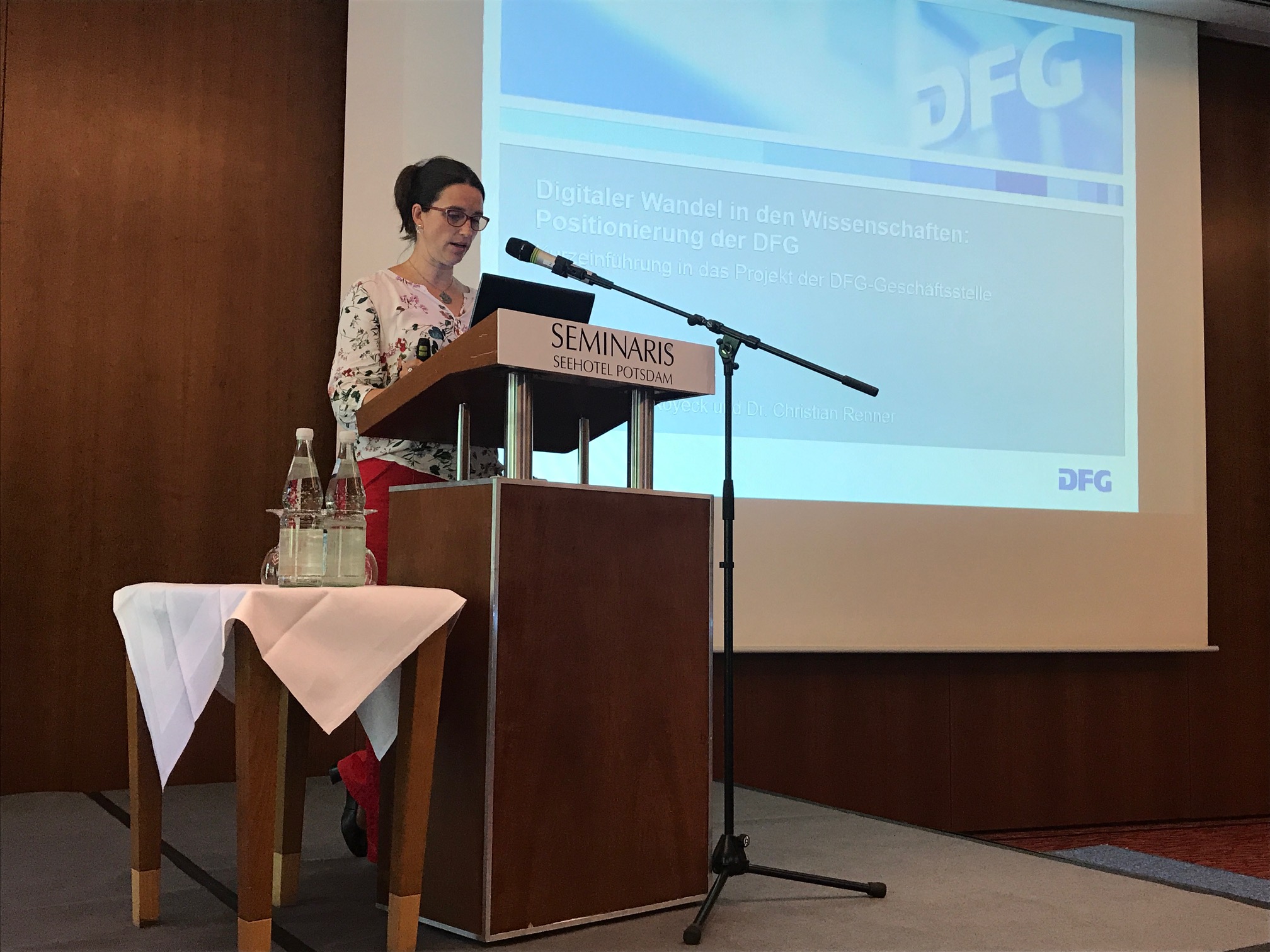 Dr. Katja Fettelschoß berichtete aus dem Geschäftsstellenprojekt zum Thema digitaler Wandel in den Wissenschaften