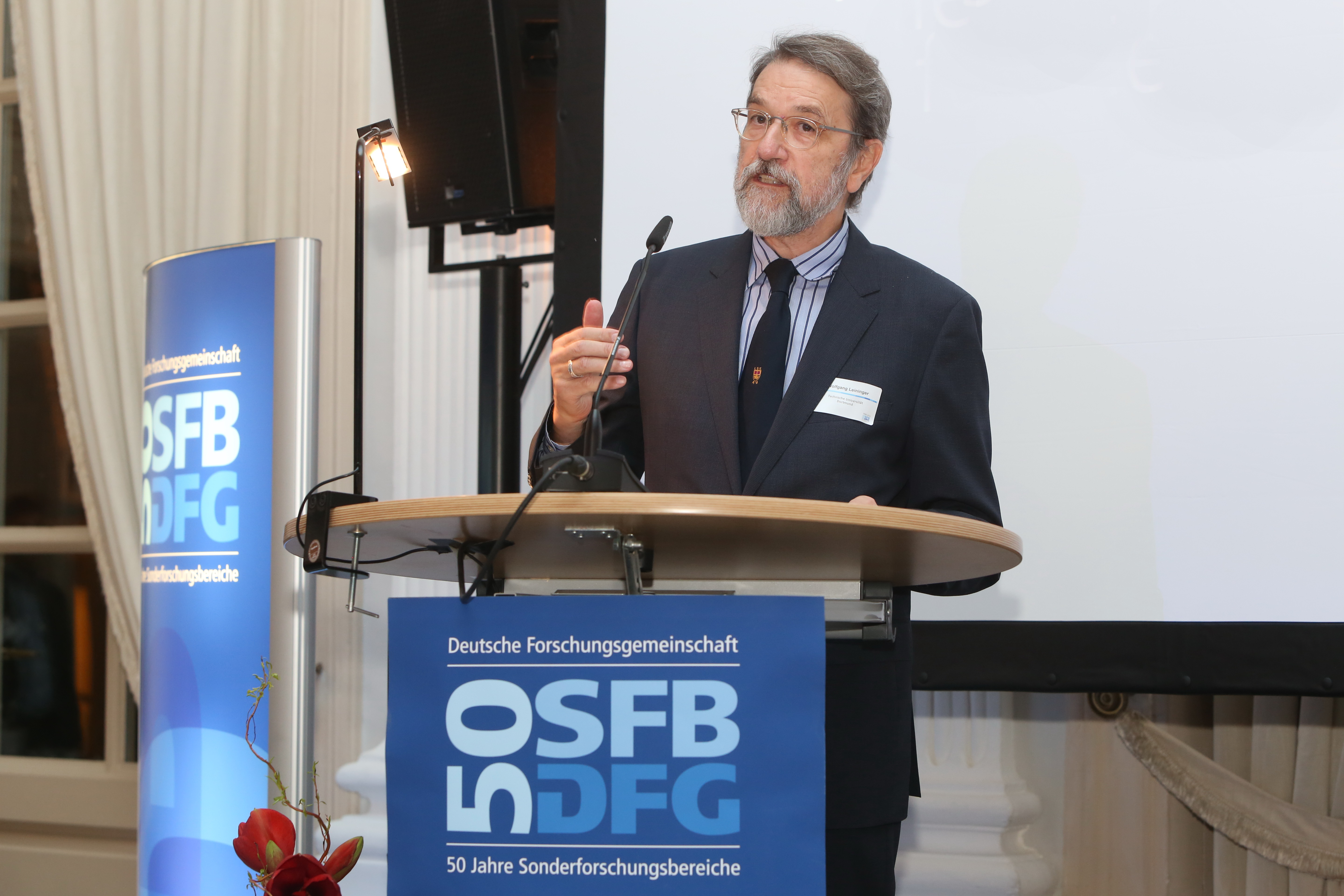 Prof. Dr. Wolfgang Leininger berichtete aus seiner langjährigen Funktion als Mitglied des Senats- und Bewilligungsausschusses für die Sonderforschungsbereiche