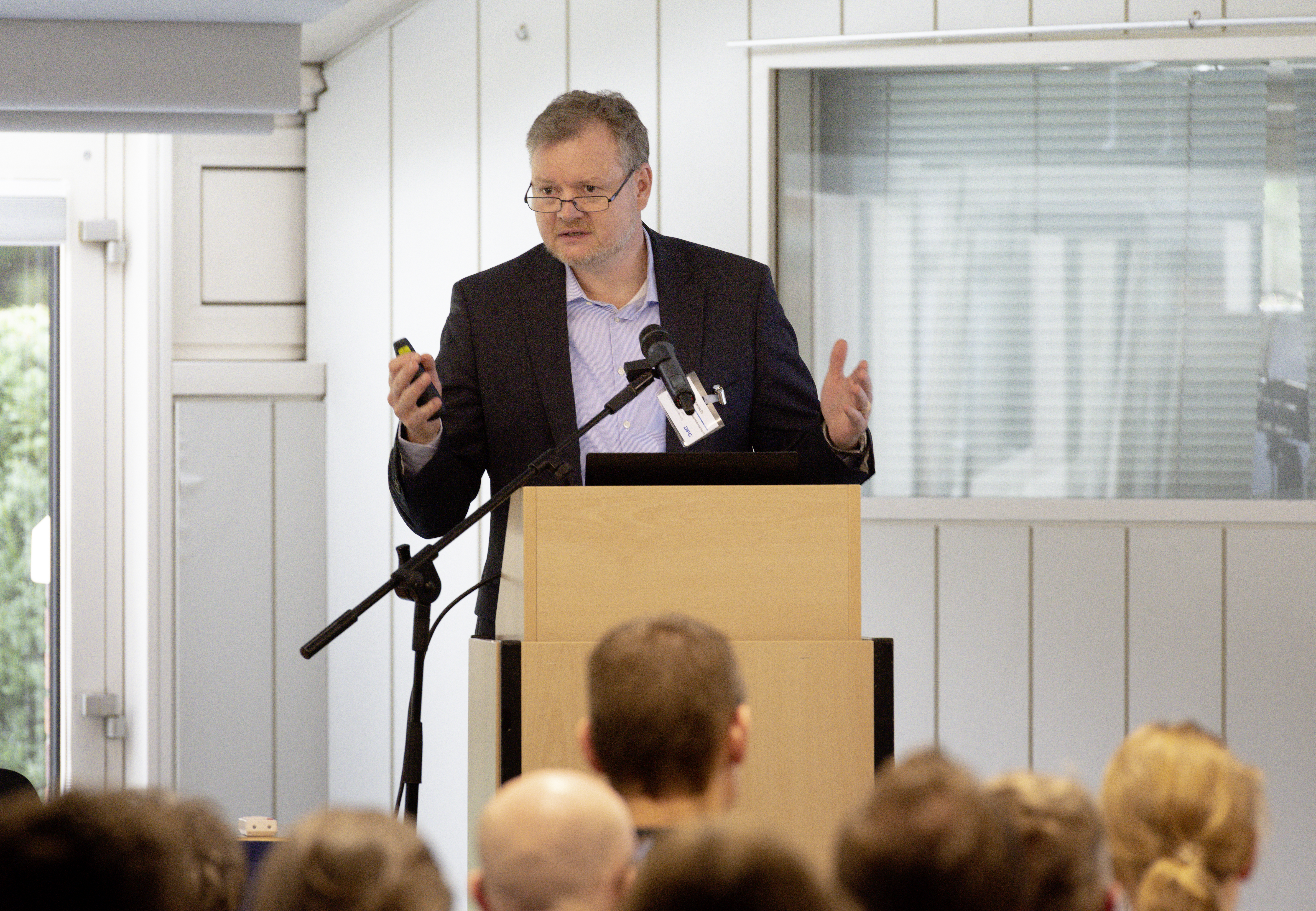 Armin Krawisch, Leiter der Gruppe Graduiertenkollegs, Graduiertenschulen und Nachwuchsförderung der DFG, berichtet über Neues aus der DFG