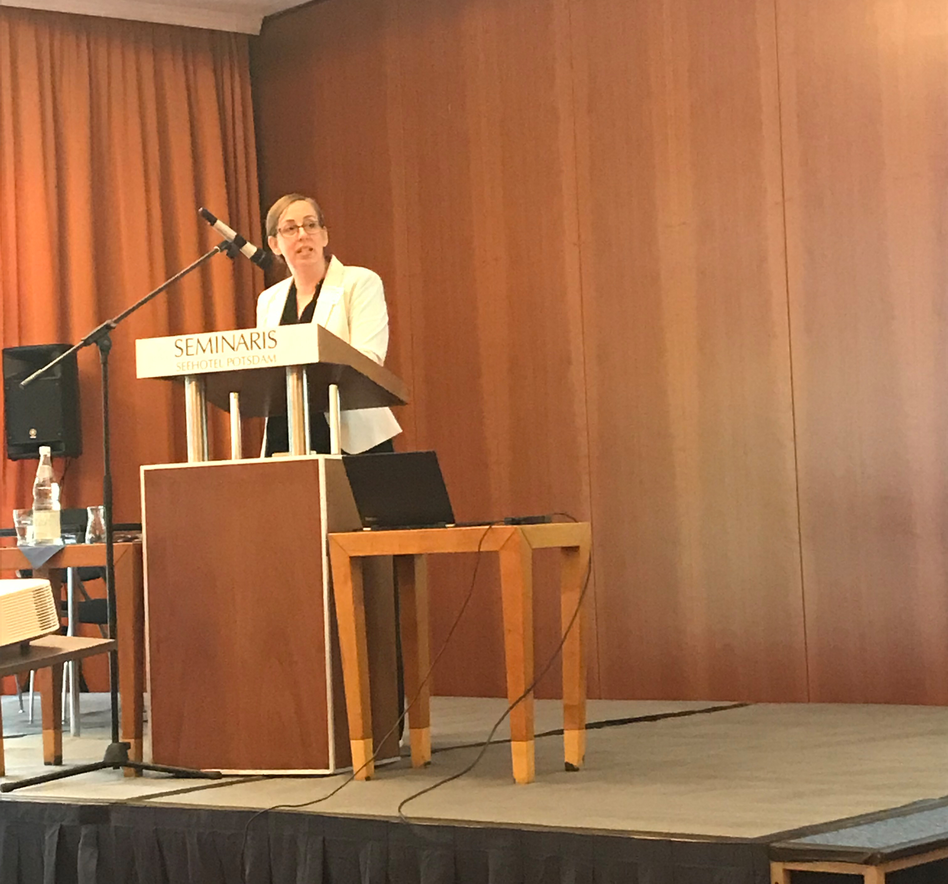 Als erste von zwei Abteilungsleiterinnen der DFG-Geschäftsstelle berichtete Dr. Ulrike Eickhoff im Vortrag „Aktuelles aus der DFG“ über den Stand der Exzellenzstrategie