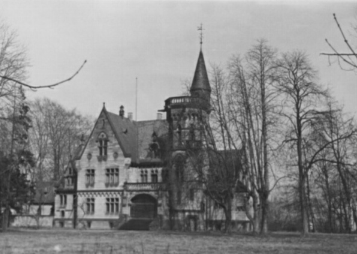 Geschäftsstelle der Bonner Notgemeinschaft in der Büchelstraße in Bad Godesberg von 1949 bis 1954. Im Gebäude befand sich auch das Juristische Seminar der Universität Bonn.