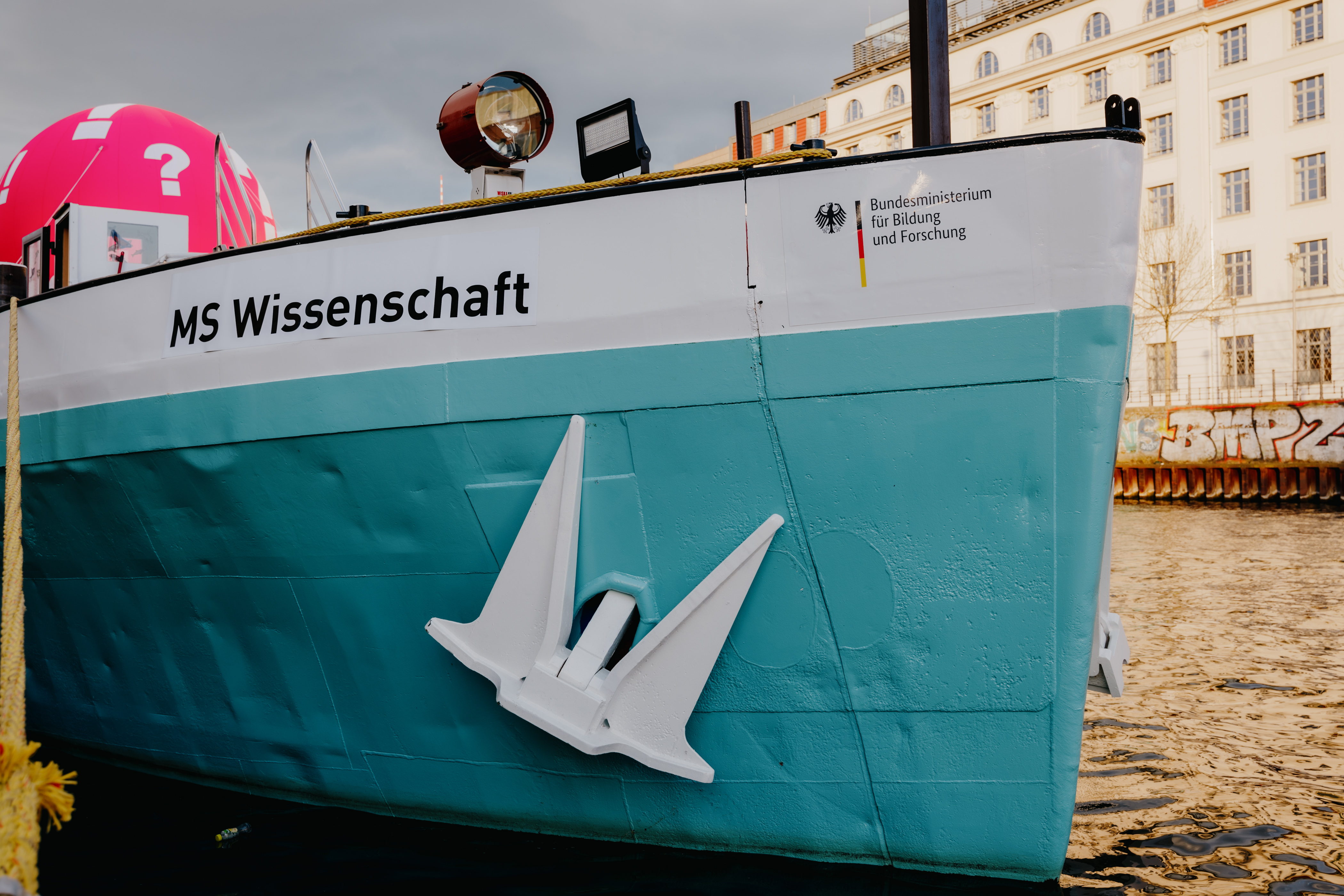 Schmuckbild: Frontalansicht der MS Wissenschaft 2022