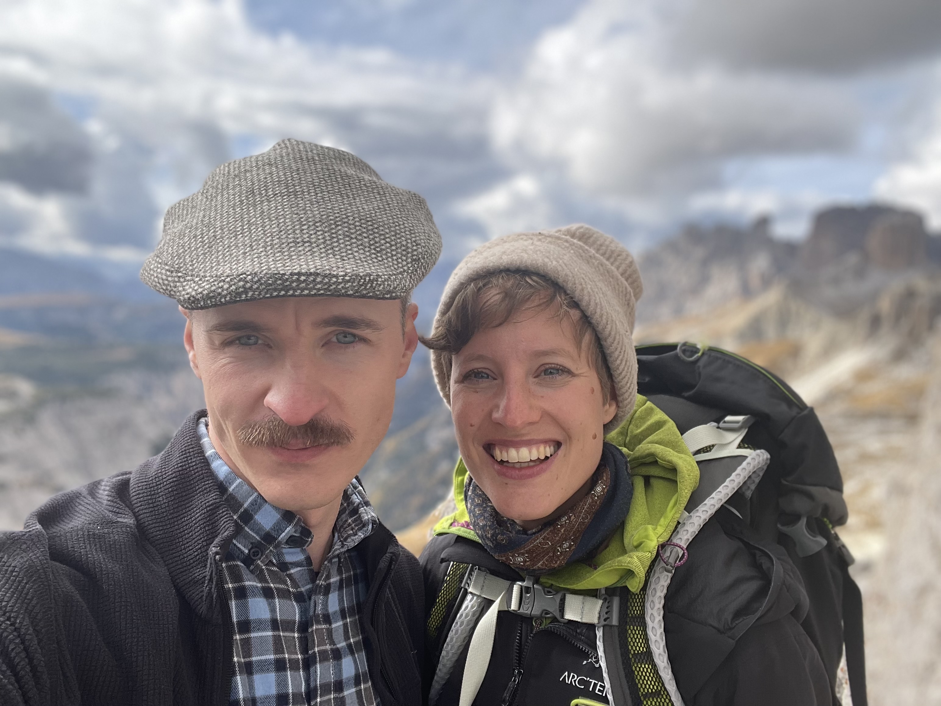 Mit Partner bei einer Bergwanderung