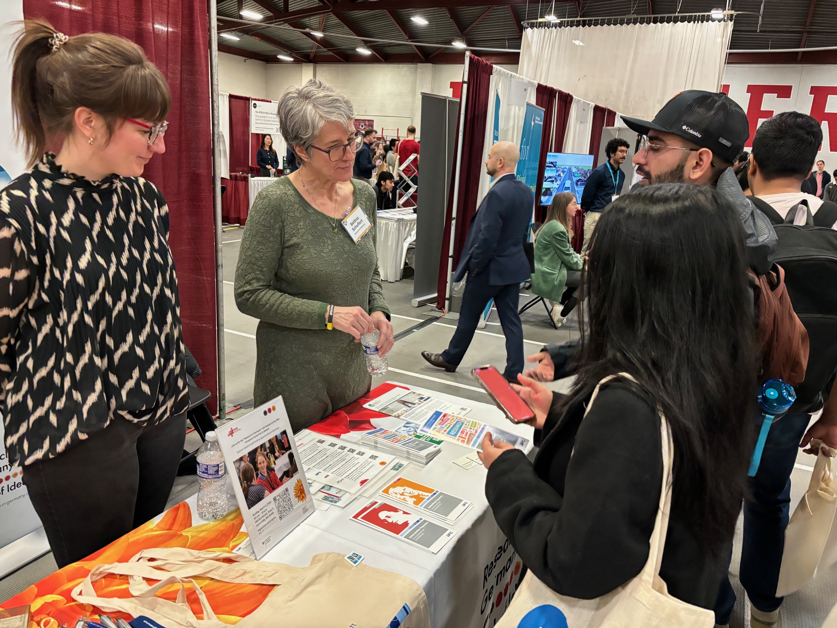 „Research in Germany” at the MIT European Career Fair 2024: Dispensing research career advice at the booth