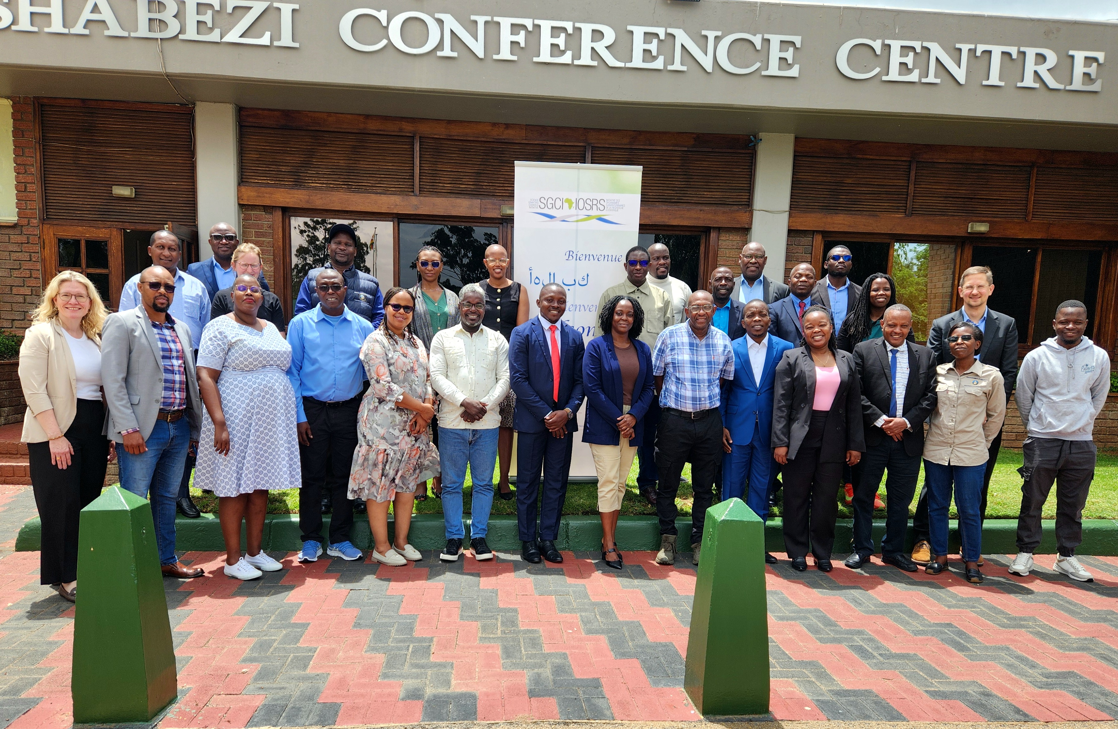 group picture of the participants at the GRC Regional Meeting Sub-Saharan Africa and SGCI Academic Symposium in Bulawayo