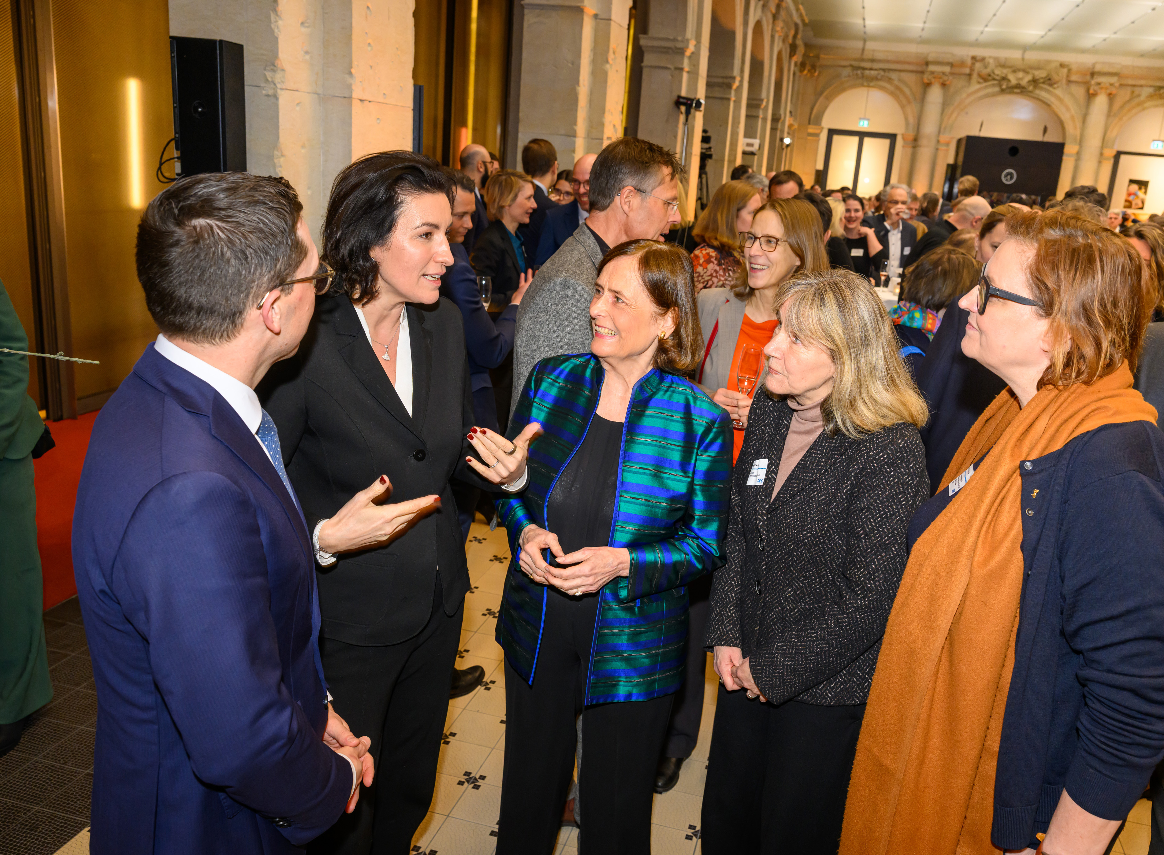 Die Minister*innen und der DF-Vorstand im intensiven Gespräch