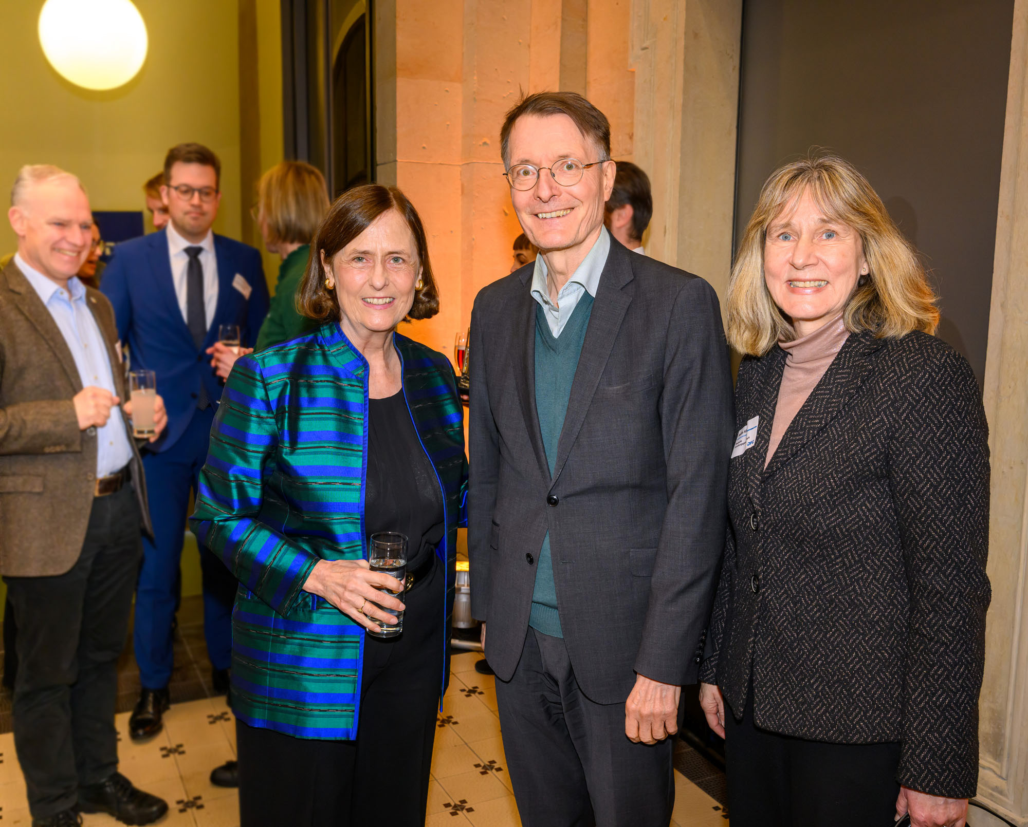 Gruppenbild: Der DFG-Vorstand mit Prof. Dr. Karl Lauterbach