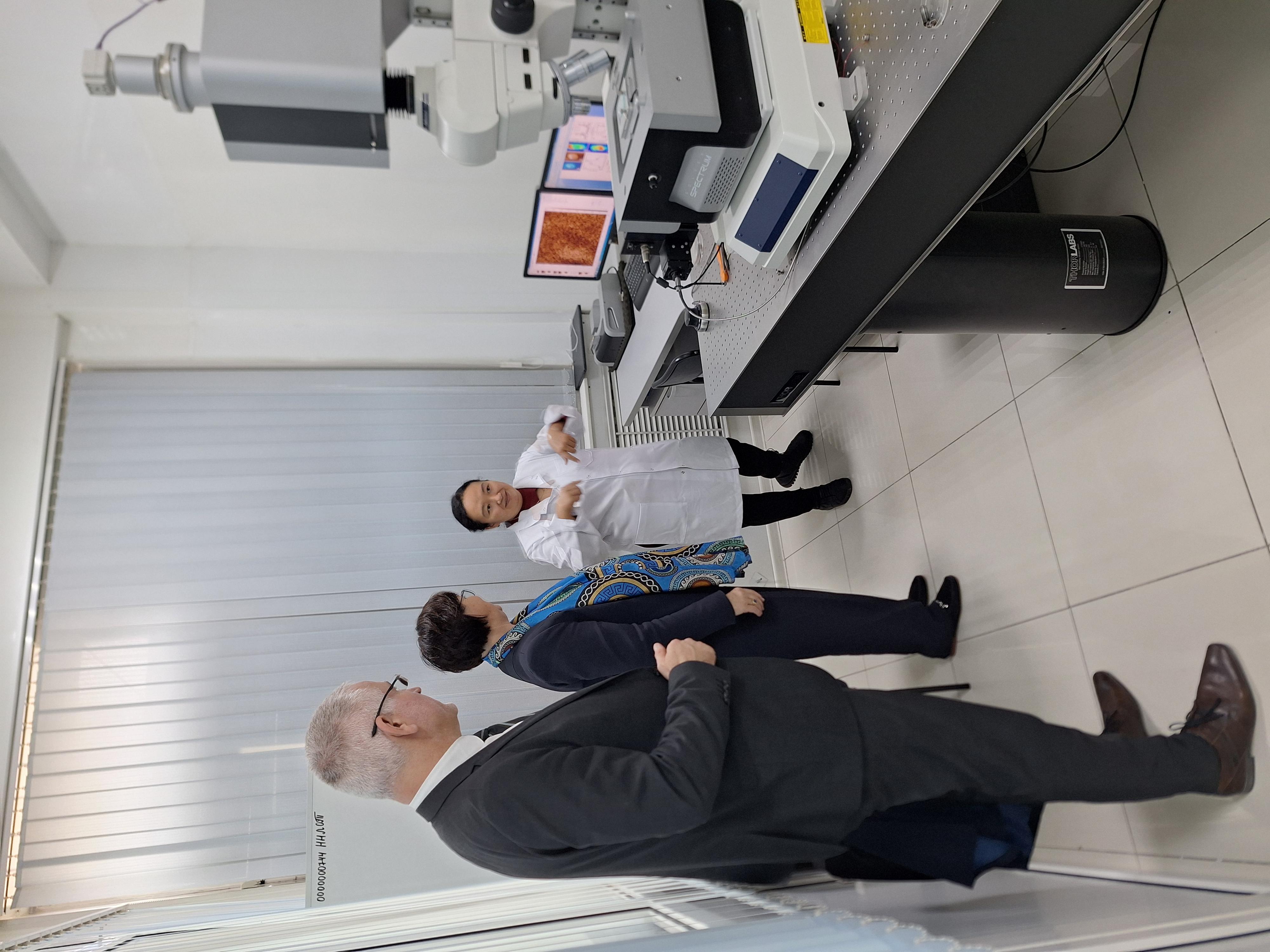 DFG delegates visit a research laboratory at Kazakh National University 2025 as part of a DFG delegation trip