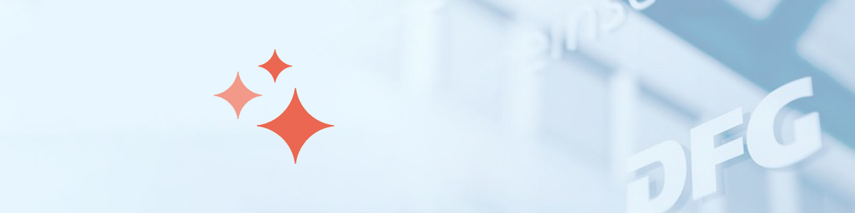 Transparenter Hintergrund des DFG-Gebäudes mit drei verschieden großen Sternen in Orange-Tönen links.