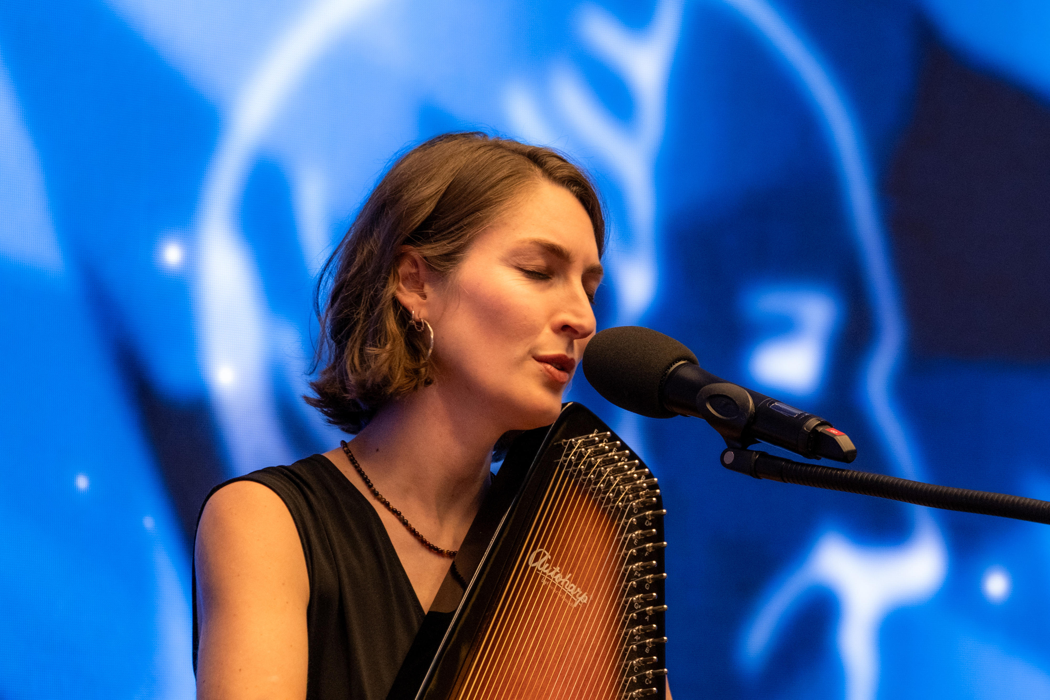 Verbindet in ihrem Stil Chanson, Singer-Songwriter, Gypsy und Jazz: Die Sängerin Vero Nouk.