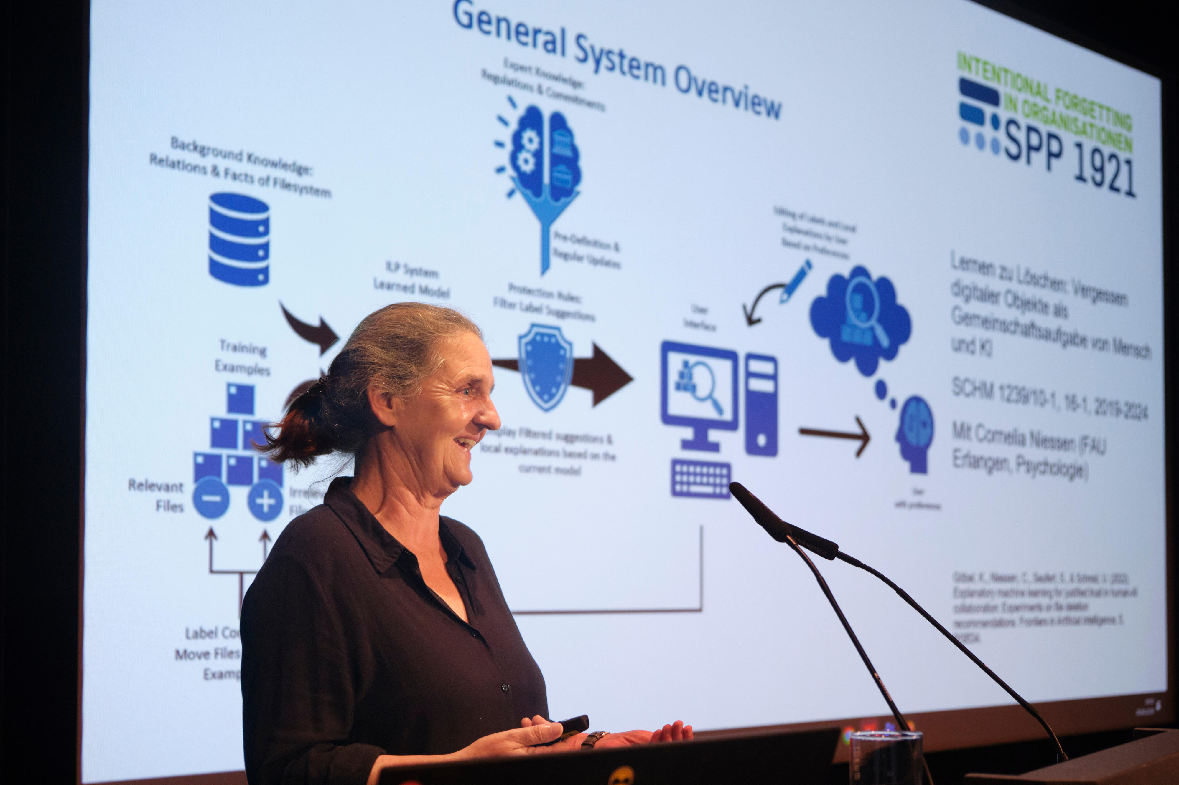 Prof. Dr. Ute Schmid (Preisträgerin des Communicator-Preises 2026 und Professorin für Kognitive Systeme, Universität Bamberg) bei Ihrem Vortrag zu Künstlicher Intelligenz und Menschlicher Expertise 