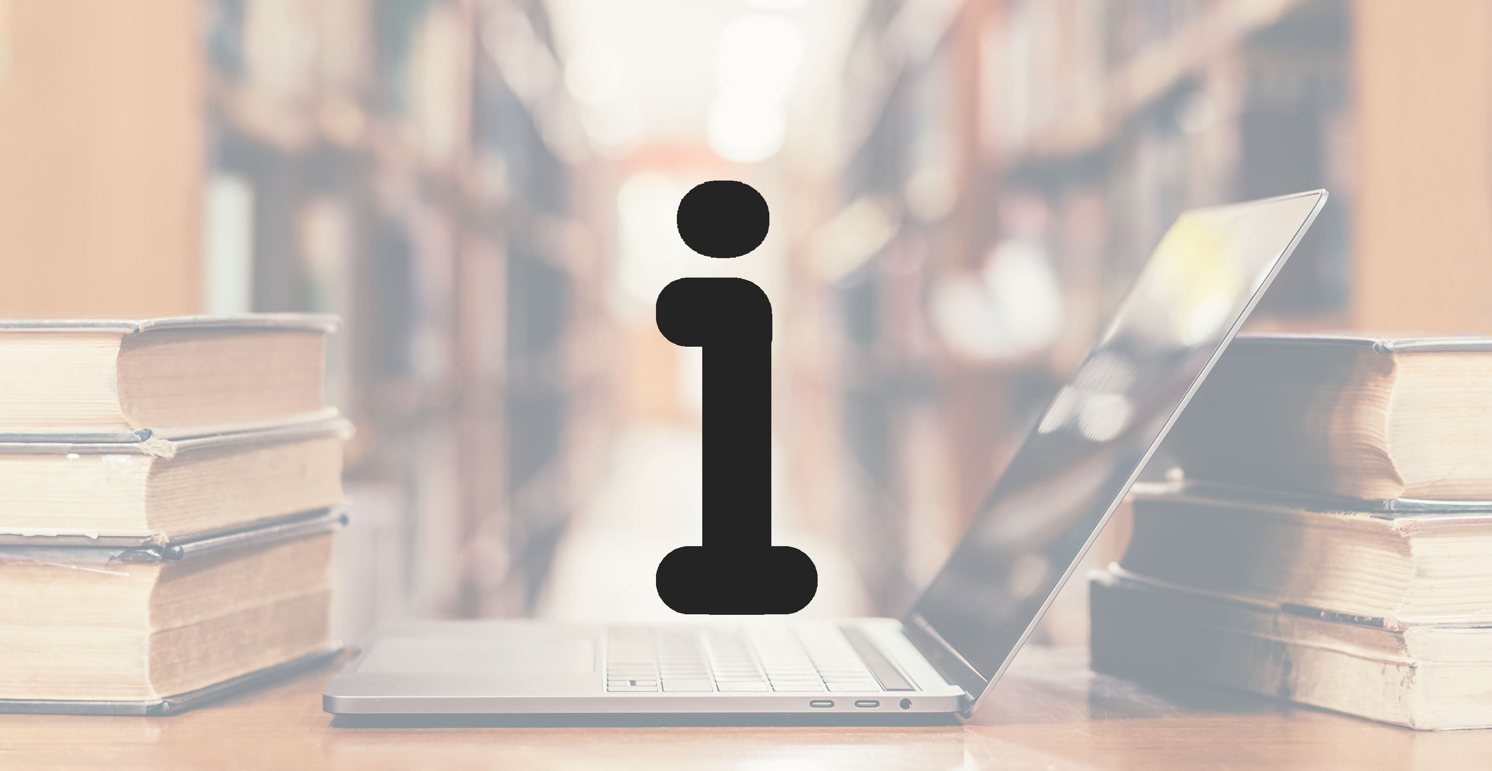 Als Hintergrundbild ein geöffneter Laptop in einer Bibliothek inmitten alter Bücherregale und darauf ein Piktogramm