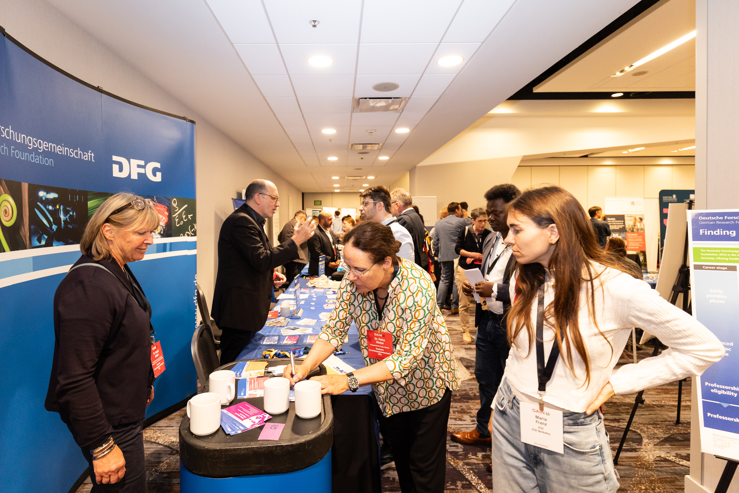 The Talent Fair is one of the key features of GAIN: At the DFG stand, postdocs received information on suitable funding opportunities from the DFG’s extensive funding portfolio.