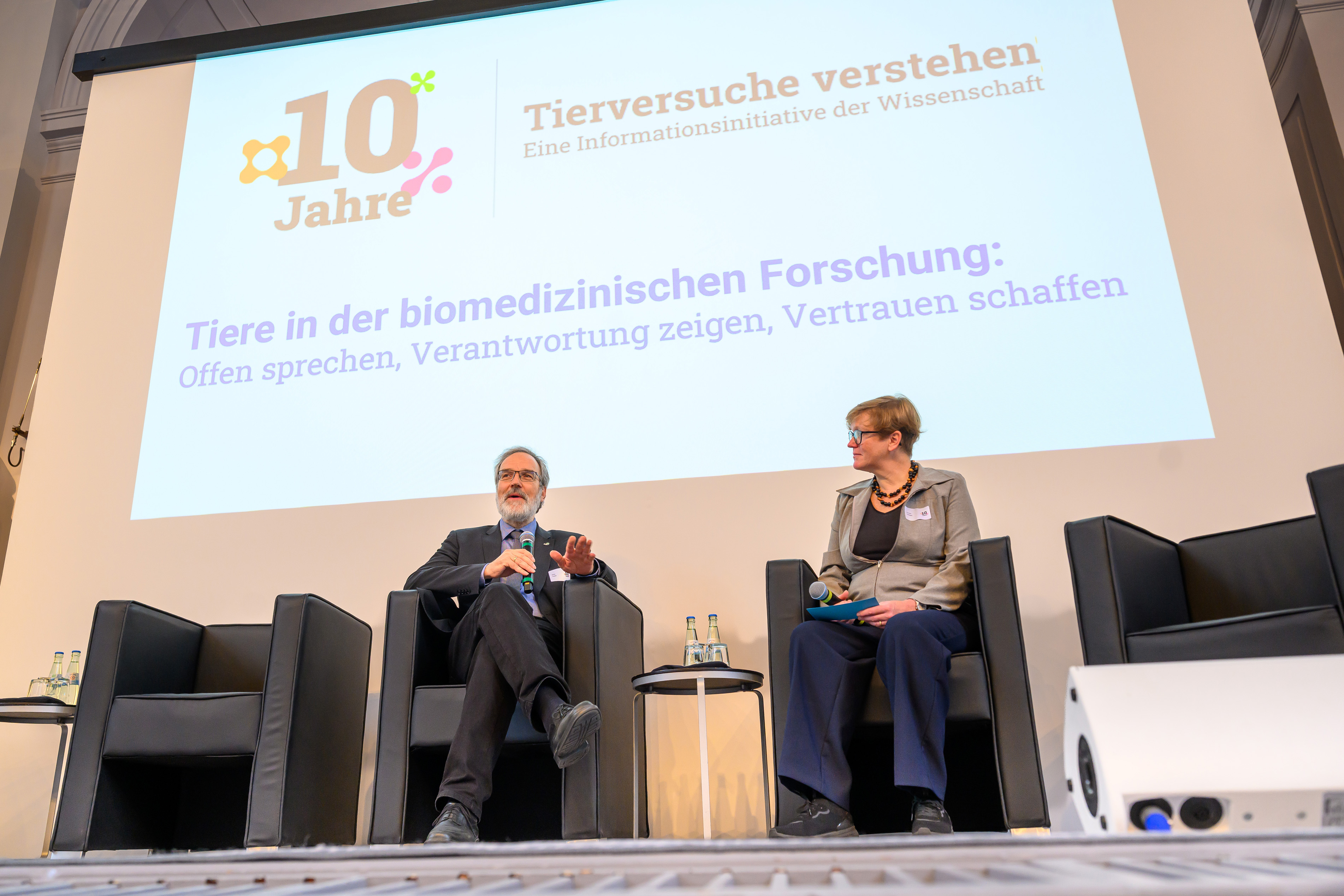 Stefan Treue im Gespräch mit der Moderatorin