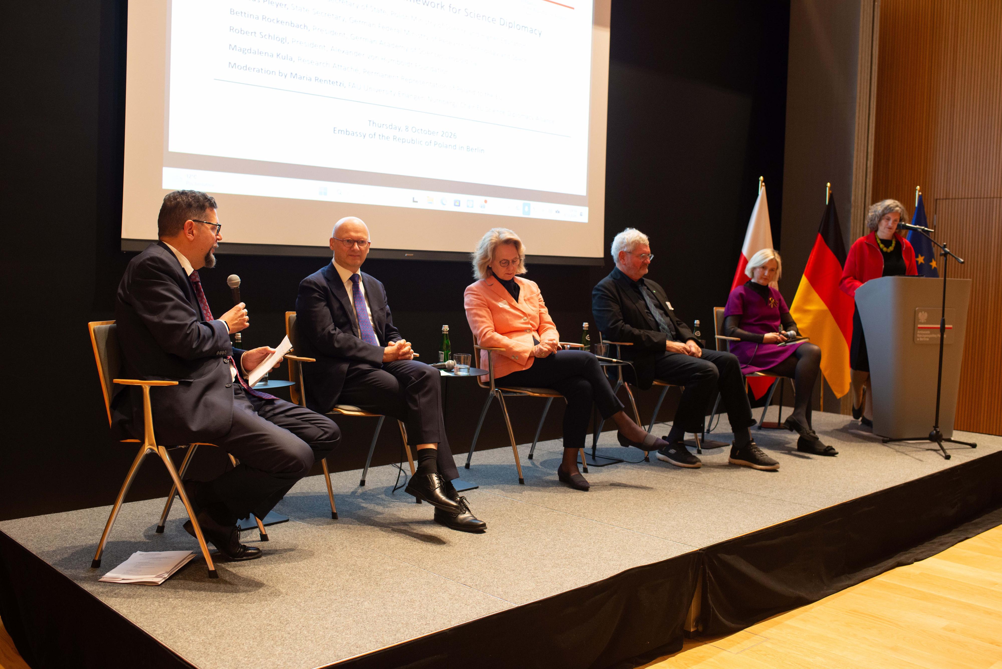 Panel discussion on the handling of science diplomacy with Professor Dr. Andrzej Szeptycki, Undersecretary of State, Polish Ministry of Science and Higher Education, and Dr. Marcus Pleyer, State Secretary, German Federal Ministry of Research, Technology and Space, moderated by Professor Dr. Maria Rentetzi, FAU University Erlangen-Nürnberg/ Chair EU Science Diplomacy Alliance.